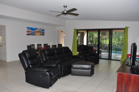 12 Satinwood Drive Family Home With Swimming Pool Located In Natural Bushland & Close To Beach - Tourism Hervey Bay 6