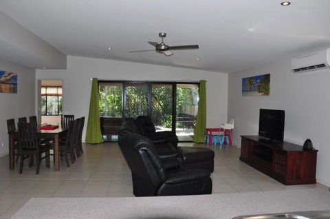12 Satinwood Drive Family Home With Swimming Pool Located In Natural Bushland & Close To Beach - Tourism Hervey Bay 2