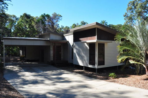 12 Satinwood Drive Family Home With Swimming Pool Located In Natural Bushland & Close To Beach - Tourism Hervey Bay 3
