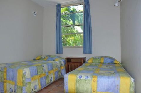 32 / 15 Rainbow Shores Unit Overlooking Bushland With Shared Swimming Pool Spa & Tennis Court - Tourism Hervey Bay 2