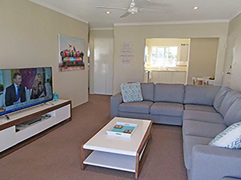 15 Kanangra 39 Soldiers Point Road Fantastic Unit Right On The Water - Hervey Bay Accommodation 3