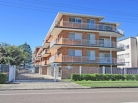 15 Kanangra 39 Soldiers Point Road Fantastic Unit Right On The Water - Hervey Bay Accommodation 1