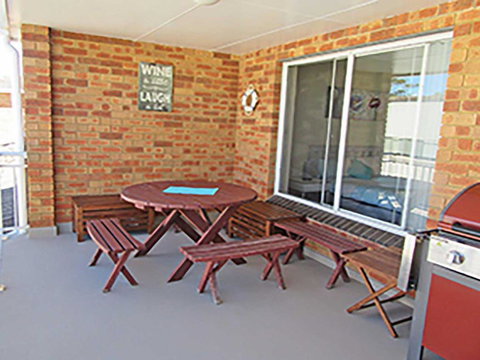 15 Kanangra 39 Soldiers Point Road Fantastic Unit Right On The Water - Hervey Bay Accommodation 6