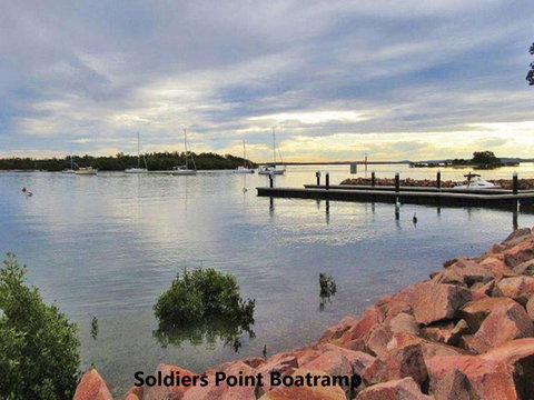 15 Kanangra 39 Soldiers Point Road Fantastic Unit Right On The Water - Hervey Bay Accommodation 4