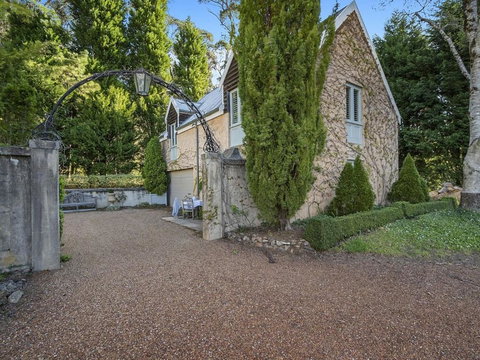 COOKS HOUSE - Hervey Bay Accommodation 3