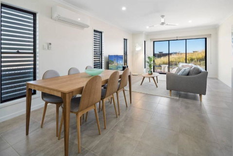 DAYDREAMING Airlie Beach Water Views & Only 200m To Boardwalk. - Hervey Bay Accommodation 5