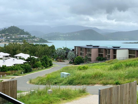 DAYDREAMING Airlie Beach Water Views & Only 200m To Boardwalk. - Hervey Bay Accommodation 2