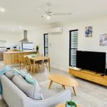 DAYDREAMING Airlie Beach Water Views & Only 200m To Boardwalk. - Hervey Bay Accommodation 0