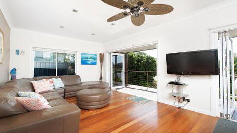 No. 1 Fingal Bay Beach House The Little Abode - Tourism Hervey Bay 3