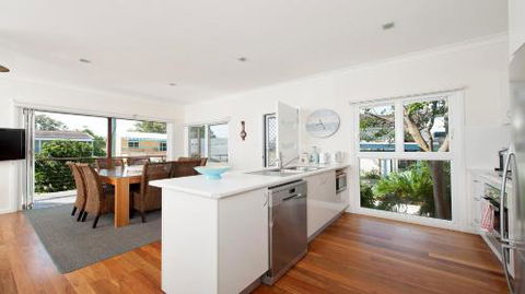 No. 1 Fingal Bay Beach House The Little Abode - Tourism Hervey Bay 5