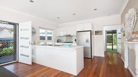 No. 1 Fingal Bay Beach House The Little Abode - Tourism Hervey Bay 4