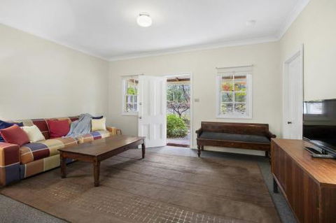 THE TEACHERS COTTAGE - Hervey Bay Accommodation 3