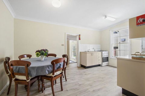 THE TEACHERS COTTAGE - Hervey Bay Accommodation 1