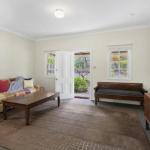 THE TEACHERS COTTAGE - Hervey Bay Accommodation 0