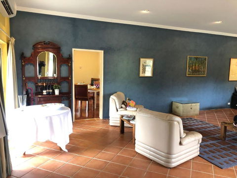 Gundaroo Manor Bed & Breakfast - Hervey Bay Accommodation 4
