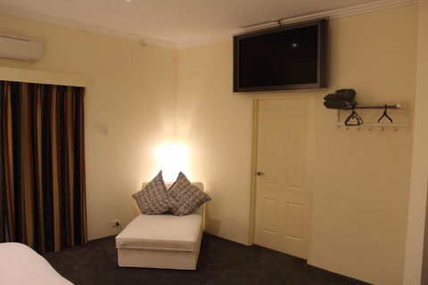 Gundaroo Manor Bed & Breakfast - Hervey Bay Accommodation 5