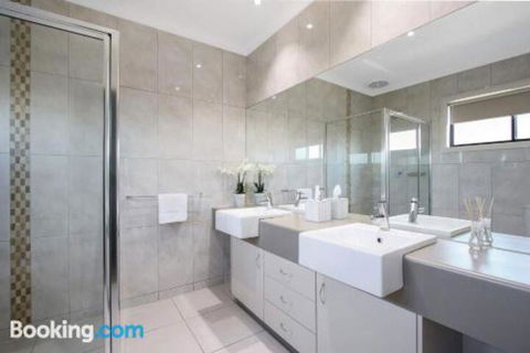 Cypress Townhouse 23 Suite - Tourism Hervey Bay 3