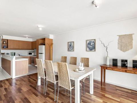 APARTMENT 23 PACIFIC APARTMENTS Sit On The Deck & Soak In The View - Hervey Bay Accommodation 6