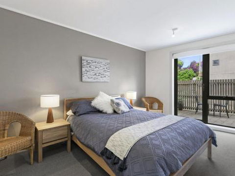 APARTMENT 23 PACIFIC APARTMENTS Sit On The Deck & Soak In The View - Hervey Bay Accommodation 2