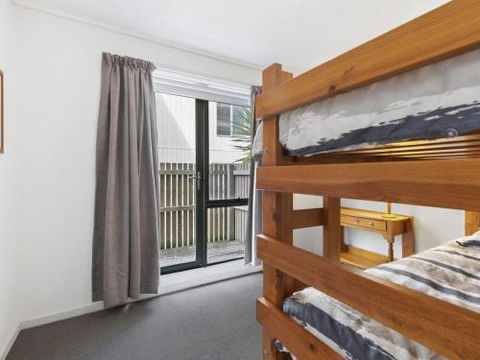 APARTMENT 23 PACIFIC APARTMENTS Sit On The Deck & Soak In The View - Hervey Bay Accommodation 1