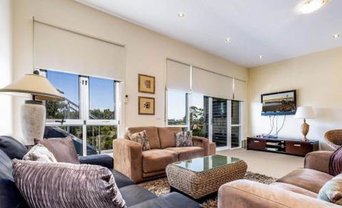 COASTAL SOUL VILLA At BROADBEACH - Hervey Bay Accommodation 5