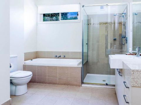 COASTAL SOUL VILLA At BROADBEACH - Hervey Bay Accommodation 4