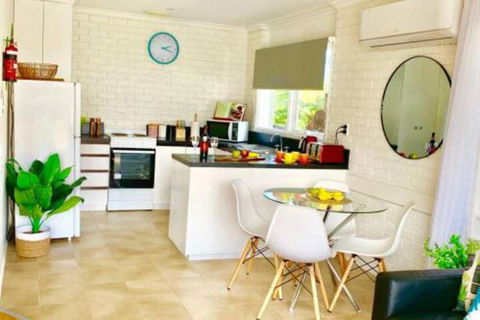 PARADISE COURT VILLA 1 Free Wifi - Tourism Hervey Bay 0