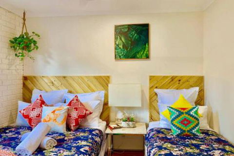 PARADISE COURT VILLA 1 Free Wifi - Tourism Hervey Bay 2