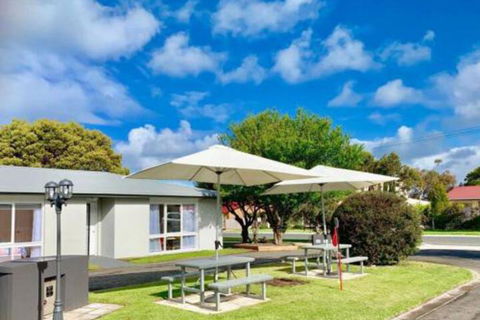 PARADISE COURT VILLA 1 Free Wifi - Tourism Hervey Bay 1