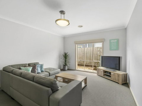 THE LOCH SURFSIDE WIFI NETFLIX PET FRIENDLY (OUTSIDE ONLY) - Tourism Hervey Bay 4