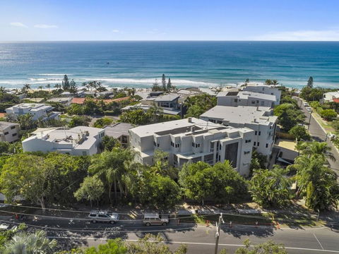 Relax In Stylish Comfort Sunshine Beach - Tourism Hervey Bay 5