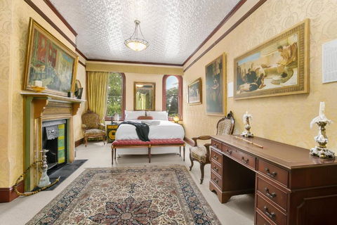 Grand & Central On George Unique Opulent - Hervey Bay Accommodation 4