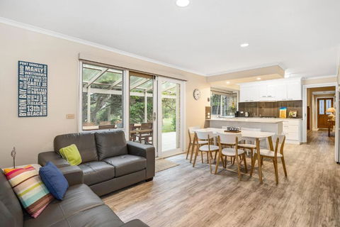 Hilltop Beach House: Newly Updated - Tourism Hervey Bay 3