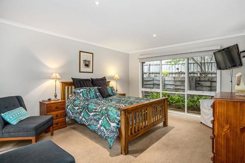 Hilltop Beach House: Newly Updated - Tourism Hervey Bay 4