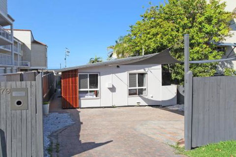 BEACH SHOPS & FABULOUS VACATION HOME! - Hervey Bay Accommodation 2