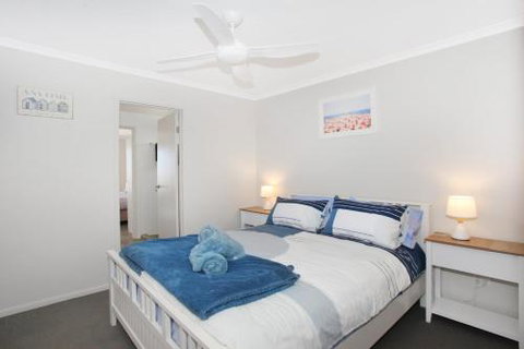 BEACH SHOPS & FABULOUS VACATION HOME! - Hervey Bay Accommodation 4