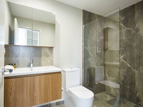 Luxurious 2bed 2bath APT With Parking@southport - Hervey Bay Accommodation 2