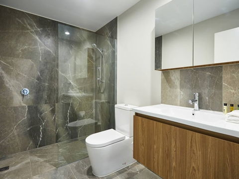 Luxurious 2bed 2bath APT With Parking@southport - Hervey Bay Accommodation 3