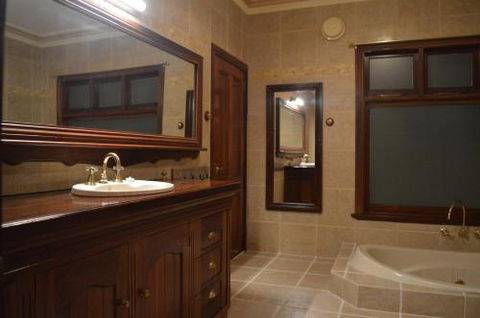 Gargoyle Lodge - Tourism Hervey Bay 1