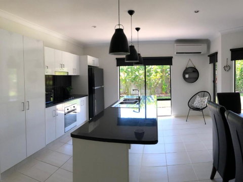 Cooya Beach Ultimate Tropical Getaway - Hervey Bay Accommodation 5