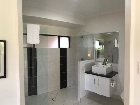 Cooya Beach Ultimate Tropical Getaway - Hervey Bay Accommodation 2