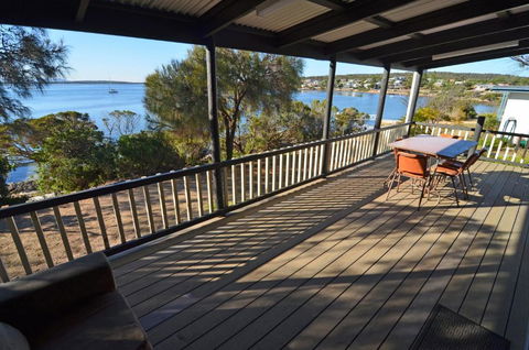 CDC 625 Beach House Incl.rear 2BR Studio - Hervey Bay Accommodation 4