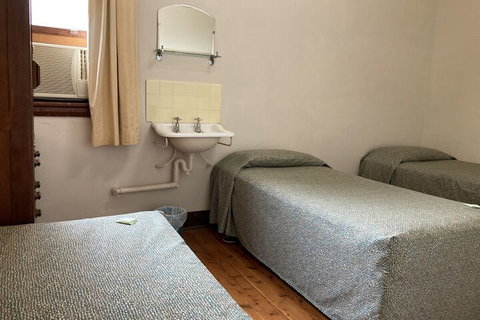 Royal Hotel Condobolin - Hervey Bay Accommodation 4