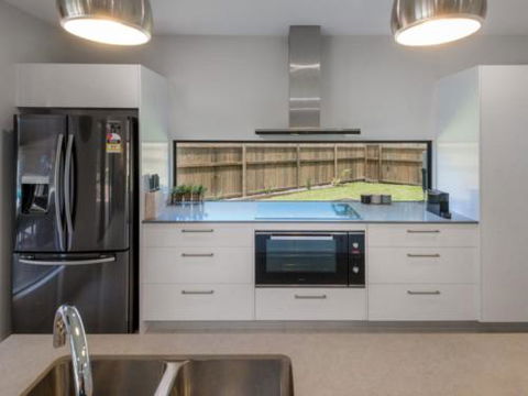 Waves Tropicana Clifton Bea - Hervey Bay Accommodation 3