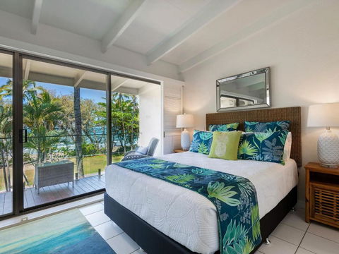 Absolute Beachfront - Tourism Hervey Bay 1