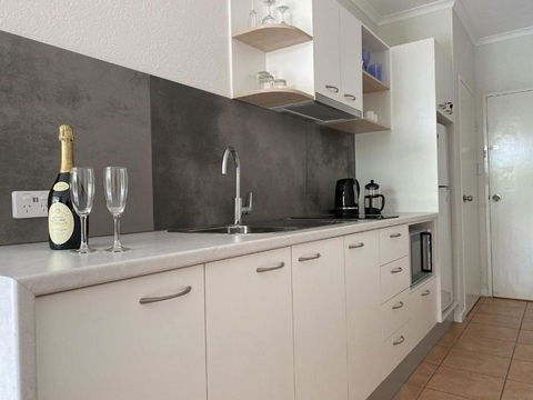 Palm Villas In Port #7 - Tourism Hervey Bay 3