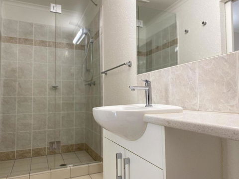 Palm Villas In Port #7 - Tourism Hervey Bay 4