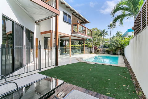 Beachcomber Holiday House - Hervey Bay Accommodation 0