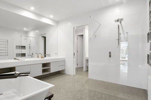 Lansdowne Villa - Tourism Hervey Bay 4