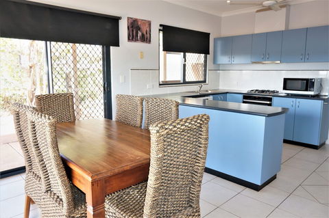 Ningaloo Breeze Villa 6 - Tourism Hervey Bay 1